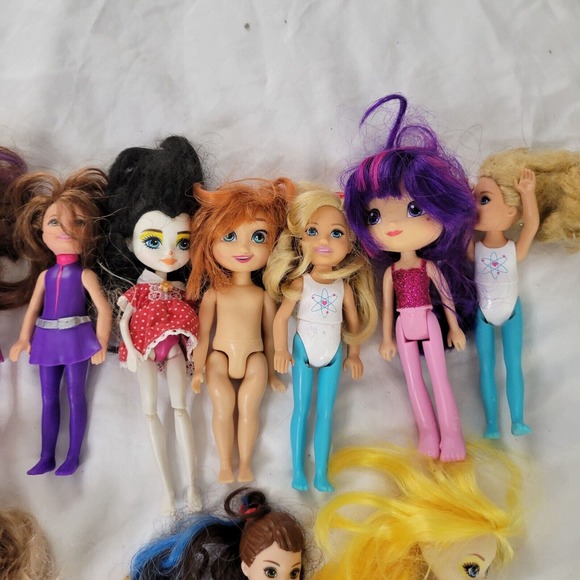 Mattel Barbie Lot of 16 Little Sister Dolls with Other Assorted Dolls - Picture 6 of 13